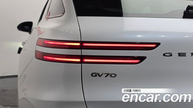 Genesis GV70 2025 — photo 9