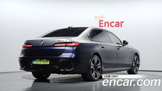 BMW 7-Series 2024 — photo 2