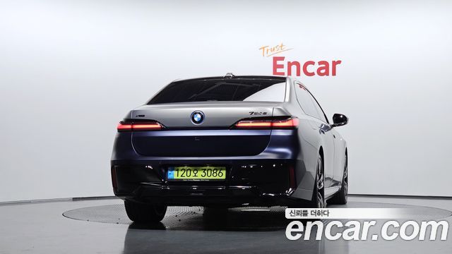 BMW 7-Series 2024 — photo 4