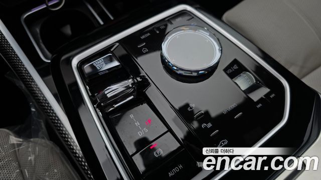 BMW 7-Series 2024 — photo 12