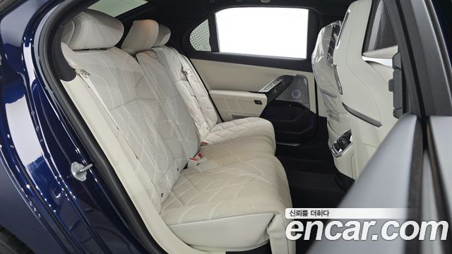 BMW 7-Series 2024 — photo 17