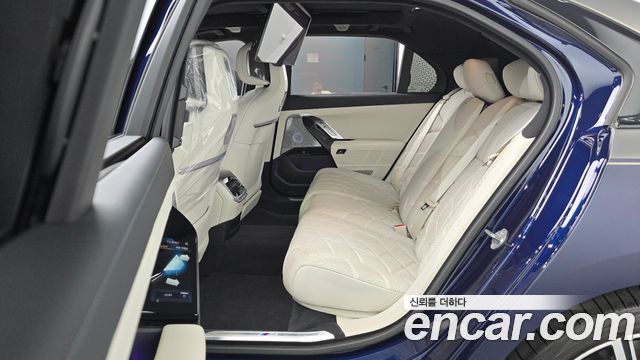 BMW 7-Series 2024 — photo 18