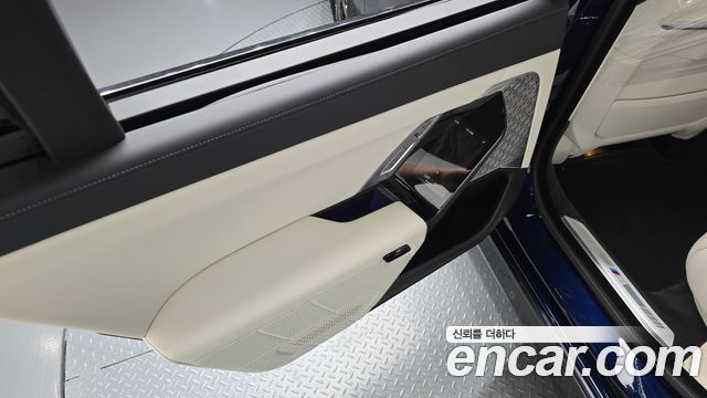 BMW 7-Series 2024 — photo 15
