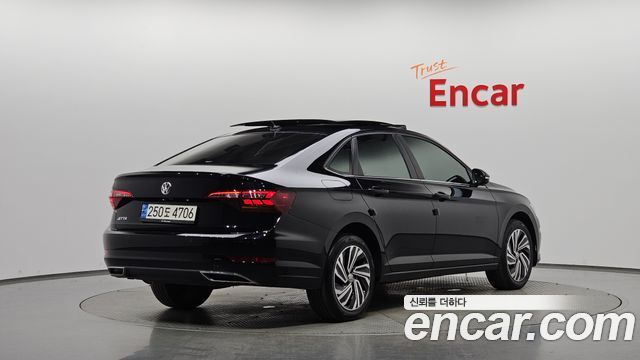 Volkswagen Jetta 2021 — photo 2