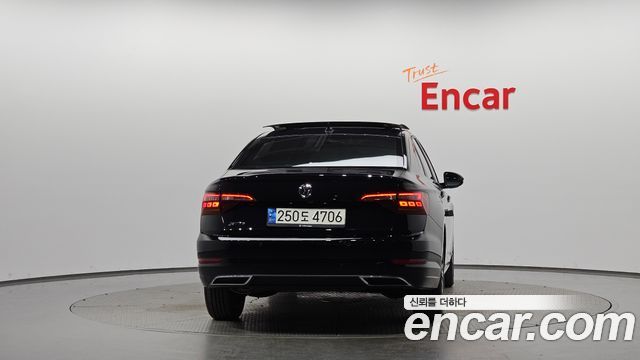 Volkswagen Jetta 2021 — photo 4