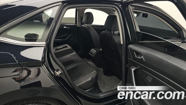 Volkswagen Jetta 2021 — photo 18