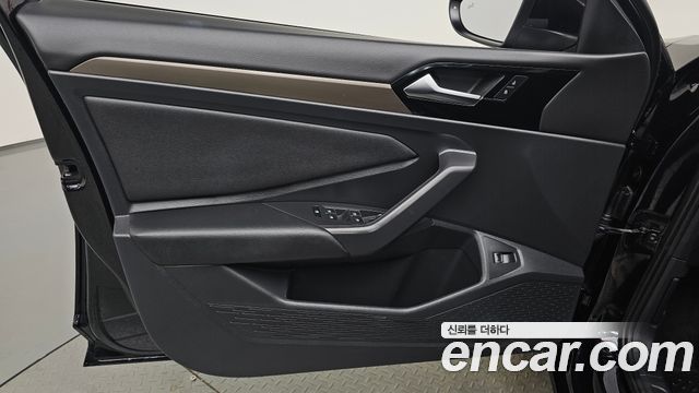 Volkswagen Jetta 2021 — photo 14