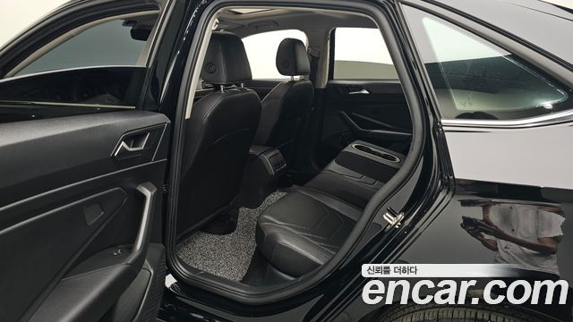 Volkswagen Jetta 2021 — photo 16