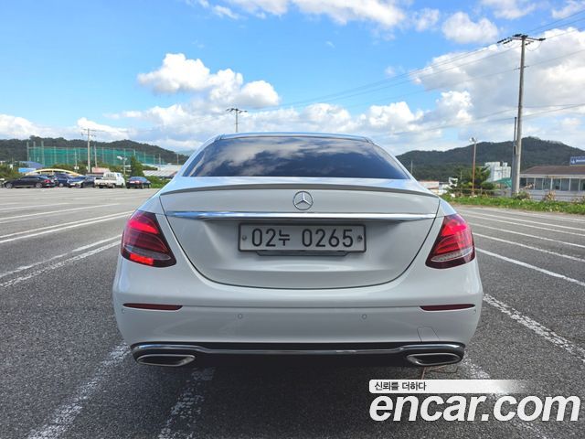 Mercedes-Benz E-Class 2017 — photo 4