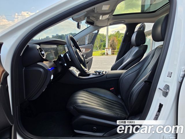 Mercedes-Benz E-Class 2017 — photo 9