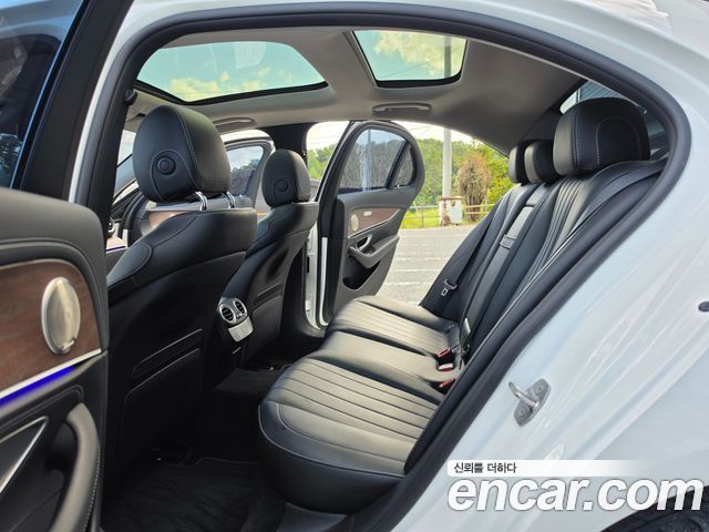 Mercedes-Benz E-Class 2017 — photo 10