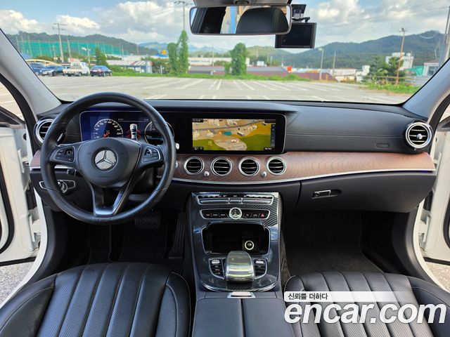Mercedes-Benz E-Class 2017 — photo 13