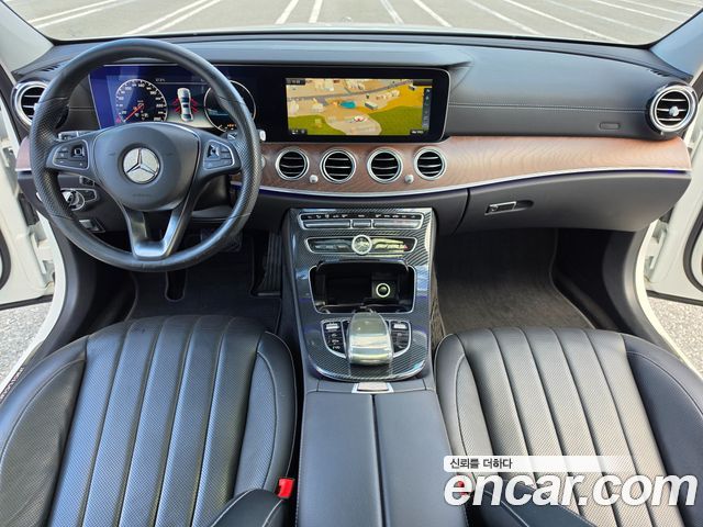 Mercedes-Benz E-Class 2017 — photo 14