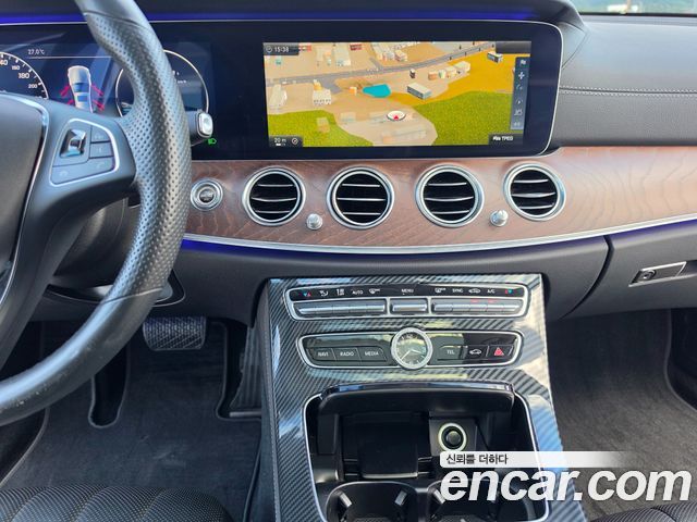 Mercedes-Benz E-Class 2017 — photo 15