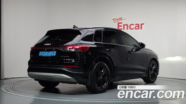 Audi Q4 e-tron 2022 — photo 2