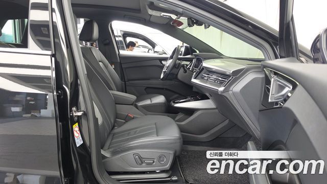 Audi Q4 e-tron 2022 — photo 17