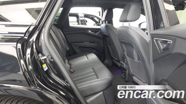 Audi Q4 e-tron 2022 — photo 18