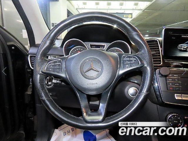 Mercedes-Benz GLE-Class 2016 — photo 8