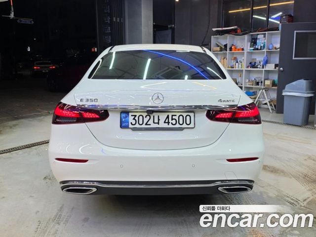 Mercedes-Benz E-Class 2022 — photo 2