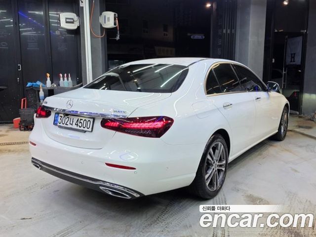 Mercedes-Benz E-Class 2022 — photo 4
