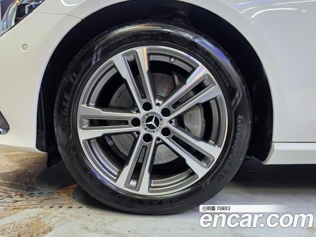 Mercedes-Benz E-Class 2022 — photo 7