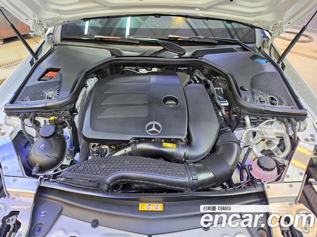 Mercedes-Benz E-Class 2022 — photo 8