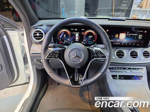 Mercedes-Benz E-Class 2022 — photo 11