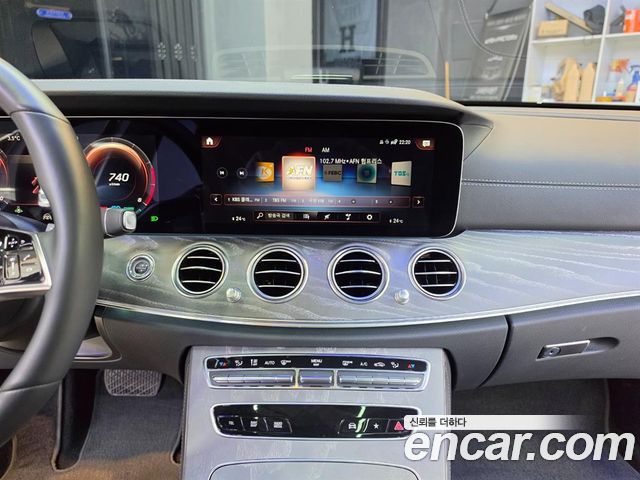 Mercedes-Benz E-Class 2022 — photo 13