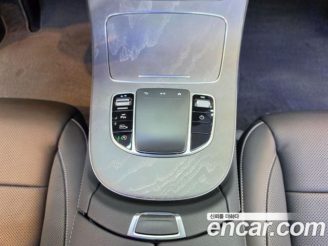 Mercedes-Benz E-Class 2022 — photo 15