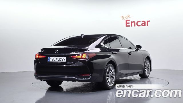 Lexus ES 2023 — photo 2