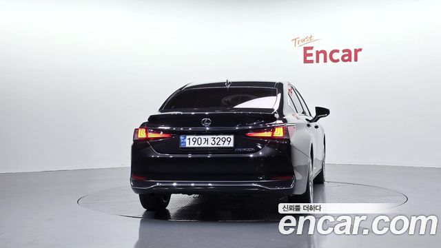 Lexus ES 2023 — photo 4