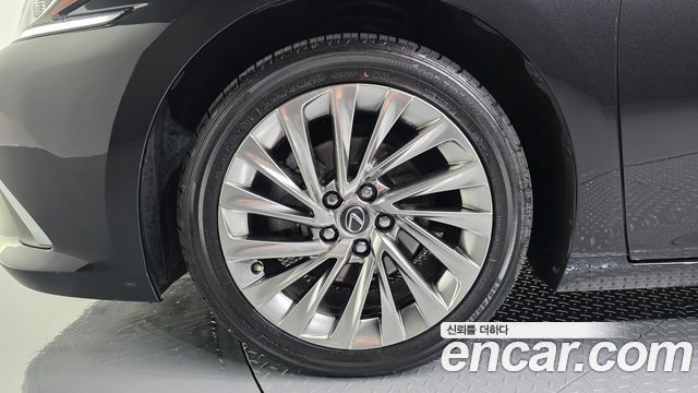Lexus ES 2023 — photo 5