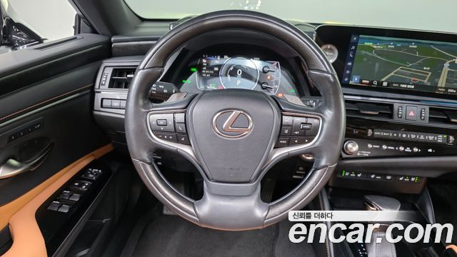 Lexus ES 2023 — photo 19