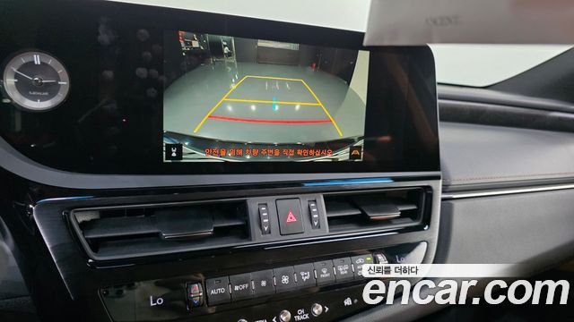 Lexus ES 2023 — photo 23