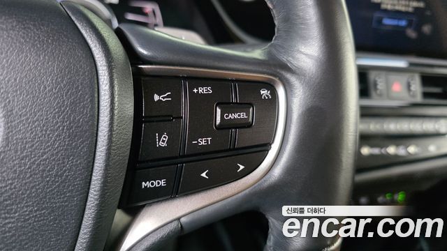 Lexus ES 2023 — photo 25
