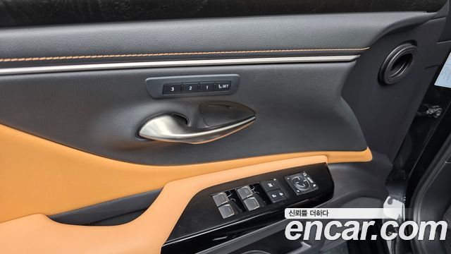 Lexus ES 2023 — photo 26