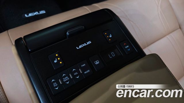 Lexus ES 2023 — photo 29