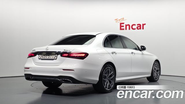 Mercedes-Benz E-Class 2022 — photo 2