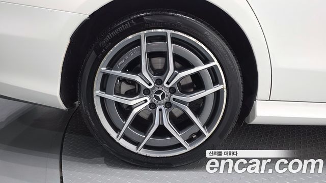 Mercedes-Benz E-Class 2022 — photo 5