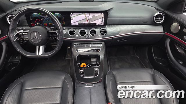 Mercedes-Benz E-Class 2022 — photo 10