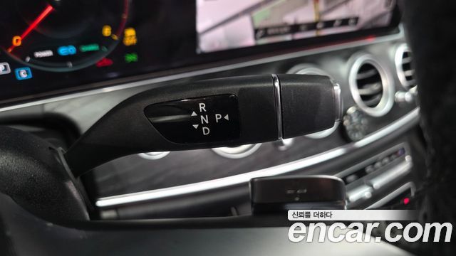Mercedes-Benz E-Class 2022 — photo 12