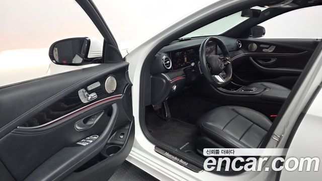 Mercedes-Benz E-Class 2022 — photo 13