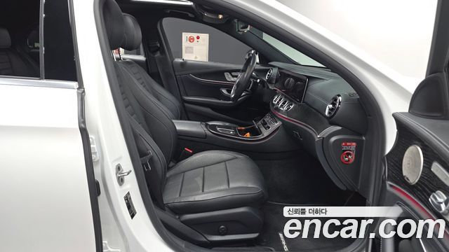 Mercedes-Benz E-Class 2022 — photo 17