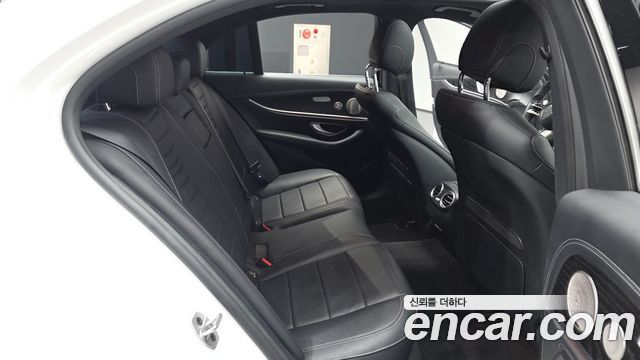 Mercedes-Benz E-Class 2022 — photo 18