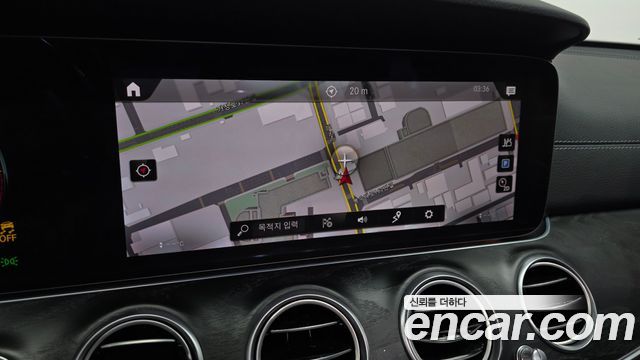 Mercedes-Benz E-Class 2022 — photo 21