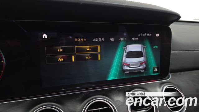 Mercedes-Benz E-Class 2022 — photo 23
