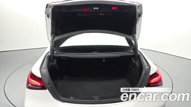 Mercedes-Benz E-Class 2022 — photo 26