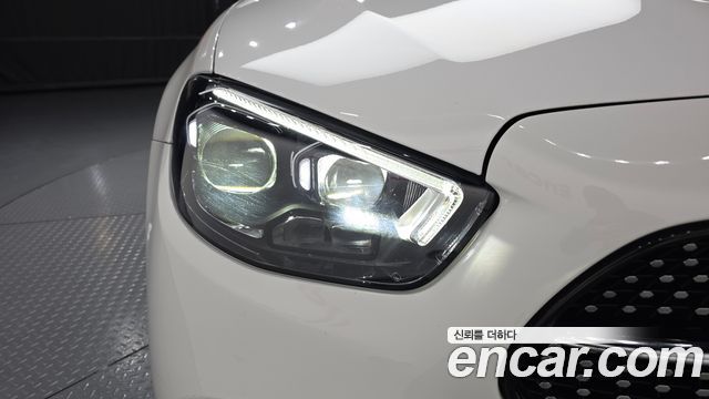 Mercedes-Benz E-Class 2022 — photo 8