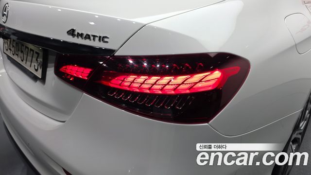 Mercedes-Benz E-Class 2022 — photo 9