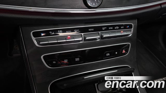 Mercedes-Benz E-Class 2022 — photo 32